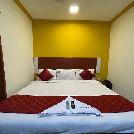 Skyry Hotels Adyar Ченай Екстериор снимка