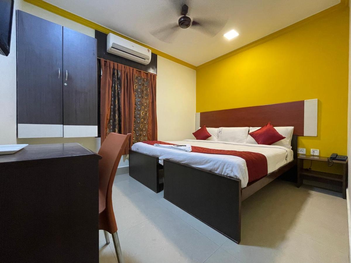 Skyry Hotels Adyar Ченай Екстериор снимка