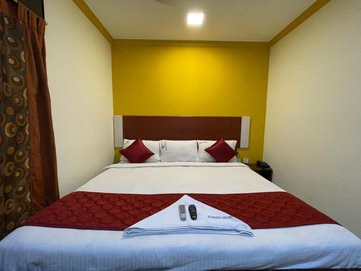Skyry Hotels Adyar Ченай Екстериор снимка