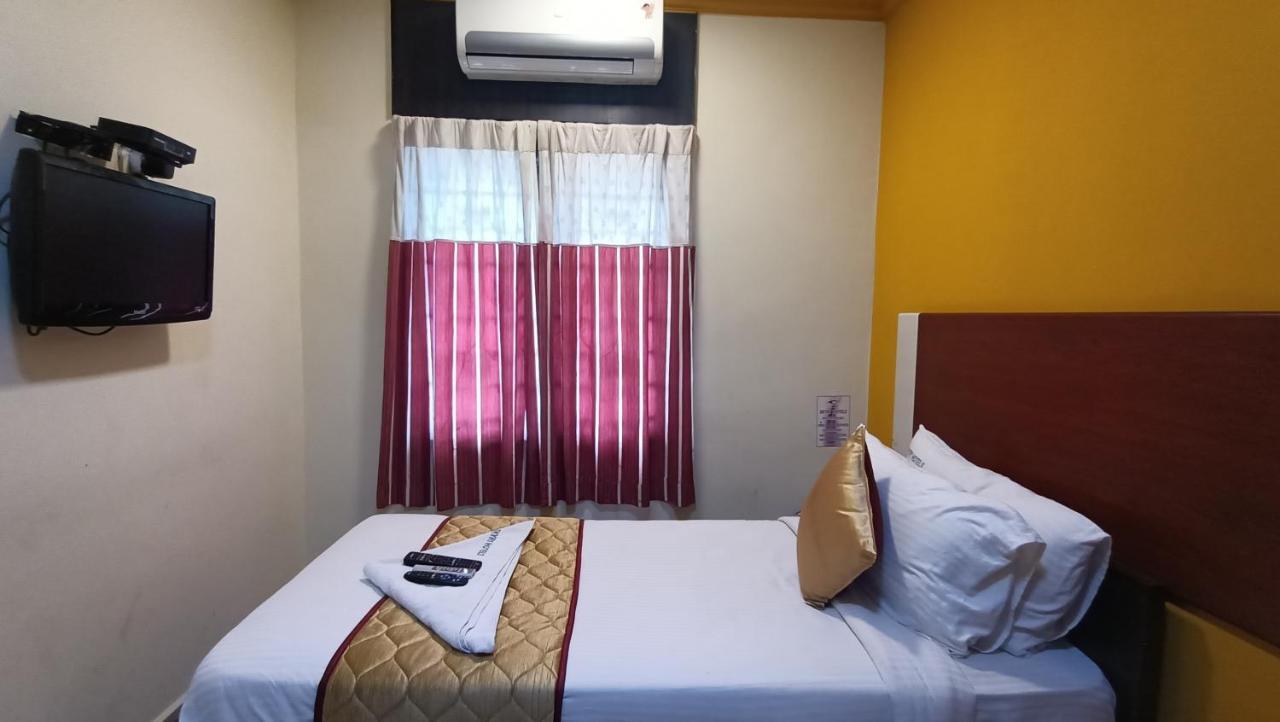 Skyry Hotels Adyar Ченай Екстериор снимка